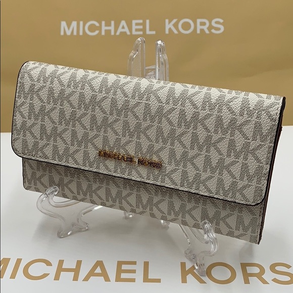 Michael Kors Handbags - Michael Kors Michael Kors Jet Set Travel Trifold